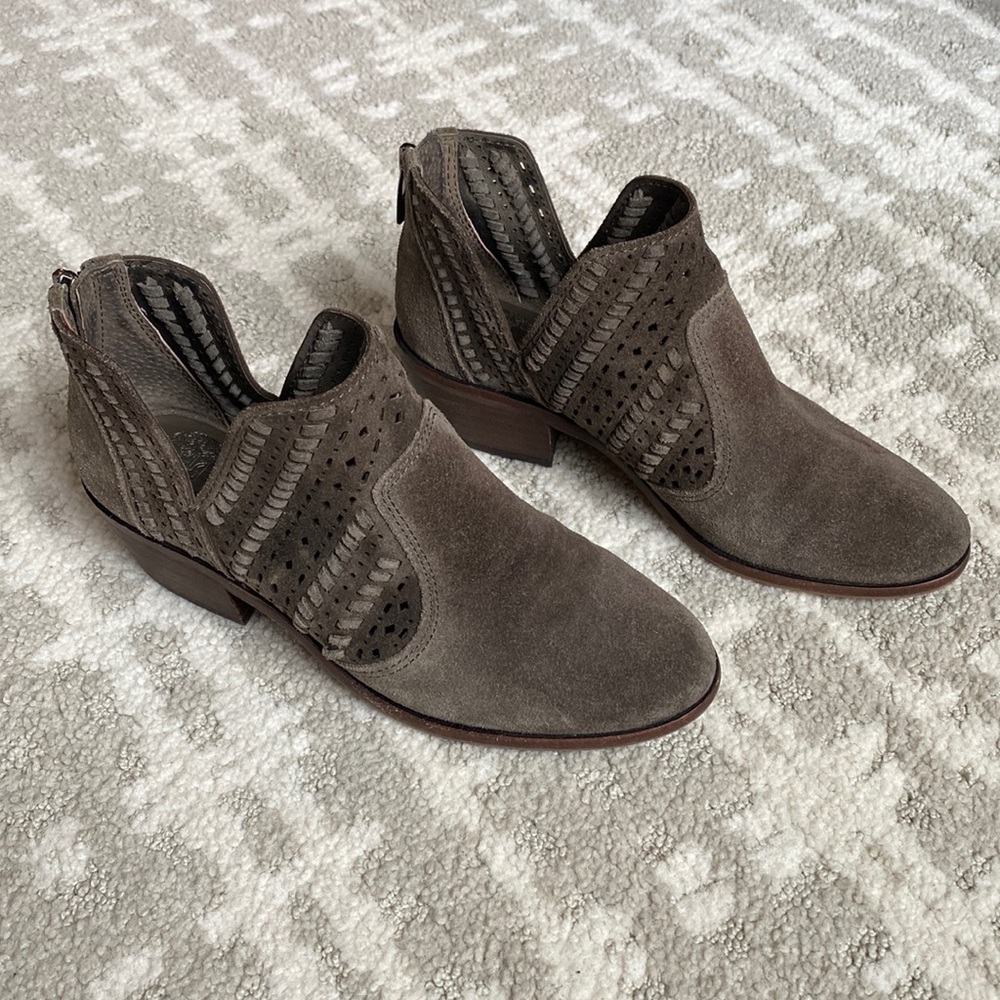 •Vince Camuto• Prasata Suede Ankle Boots